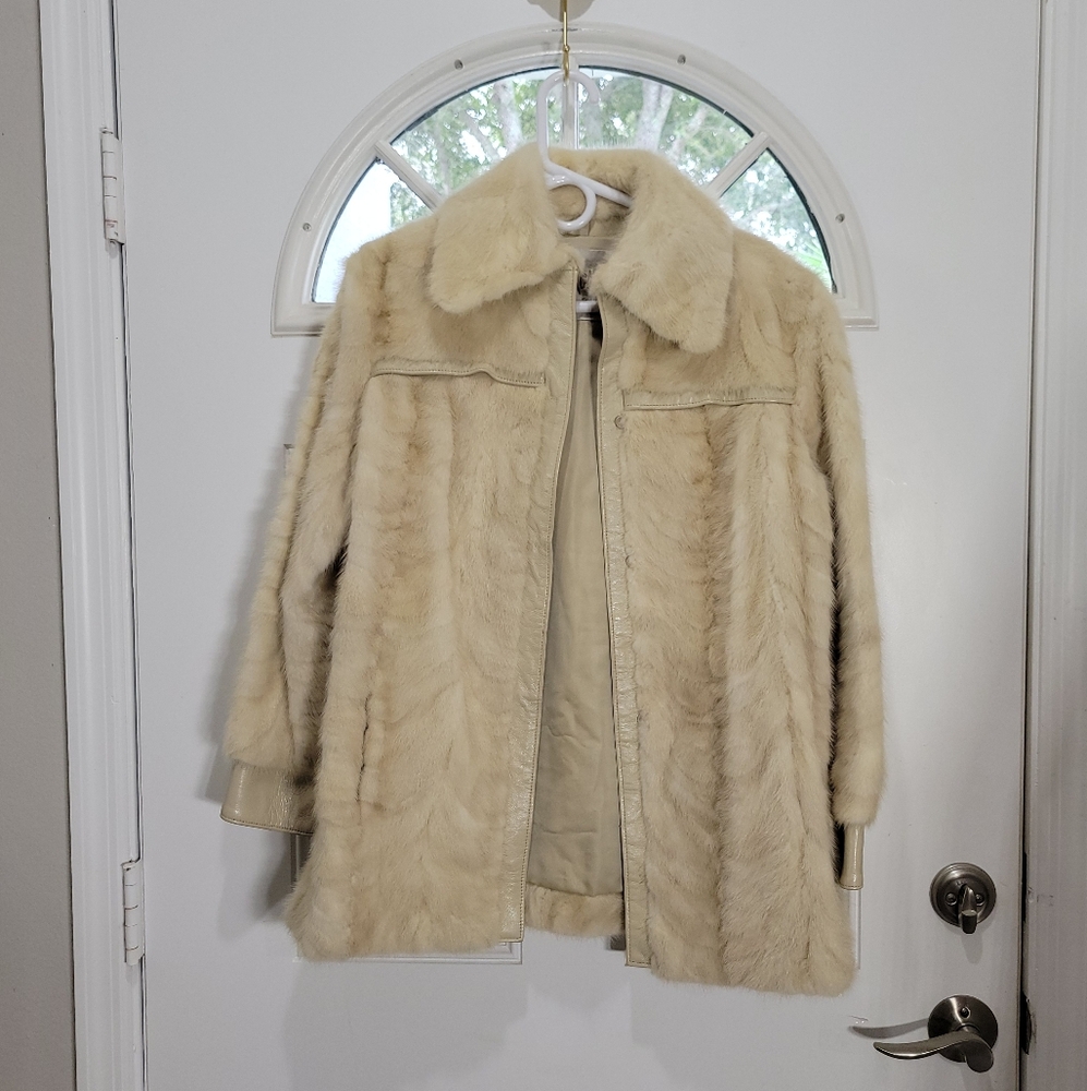 This Vintage Exclusively Koslow's  Blond Fox Fur Stroller Jacket